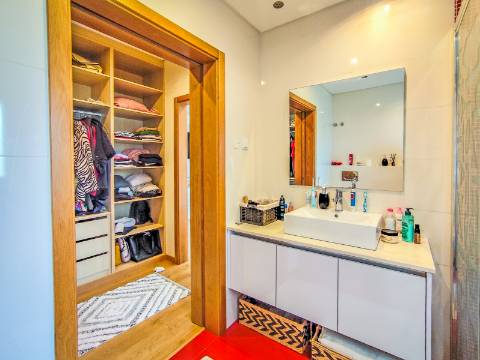 Moradia T6: Um Refúgio de Charme e Conforto para Viver Tranquilamente