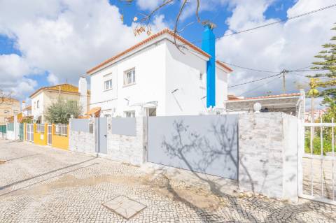 || Bairro da Conceição | Moradia T3 | Totalmente Remodelada ||