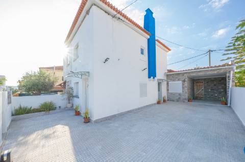 || Bairro da Conceição | Moradia T3 | Totalmente Remodelada ||