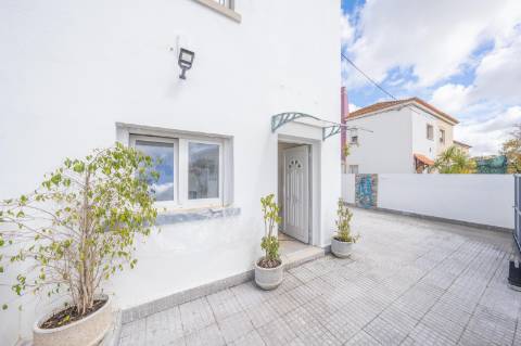 || Bairro da Conceição | Moradia T3 | Totalmente Remodelada ||