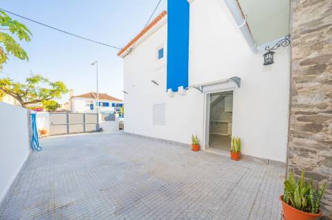 || Bairro da Conceição | Moradia T3 | Totalmente Remodelada ||