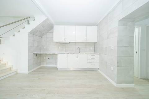 || Bairro da Conceição | Moradia T3 | Totalmente Remodelada ||