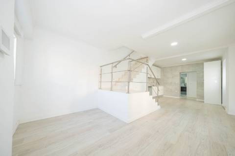 || Bairro da Conceição | Moradia T3 | Totalmente Remodelada ||