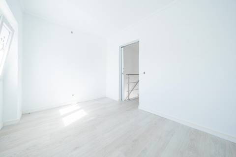 || Bairro da Conceição | Moradia T3 | Totalmente Remodelada ||