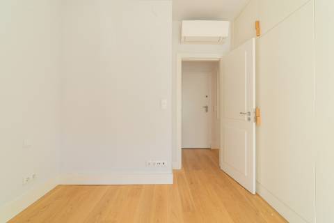 Encantador Apartamento T1 na Prestigiada Zona da Misericórdia, Lisboa!