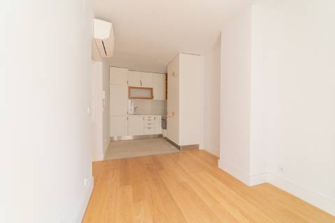 Encantador Apartamento T1 na Prestigiada Zona da Misericórdia, Lisboa!