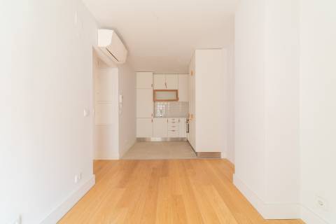 Encantador Apartamento T1 na Prestigiada Zona da Misericórdia, Lisboa!