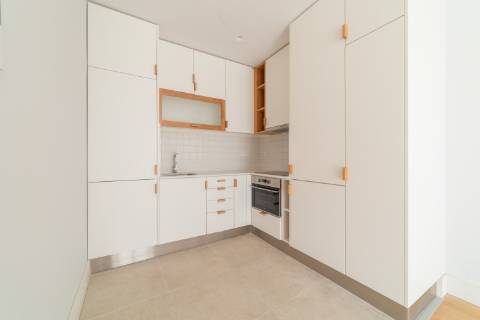 Encantador Apartamento T1 na Prestigiada Zona da Misericórdia, Lisboa!