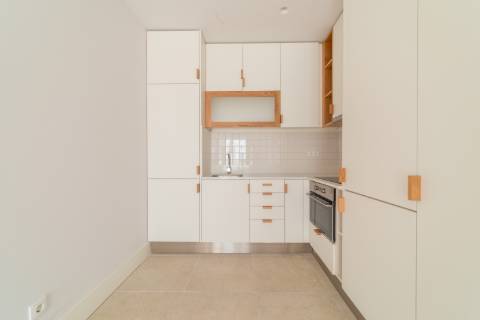 Encantador Apartamento T1 na Prestigiada Zona da Misericórdia, Lisboa!
