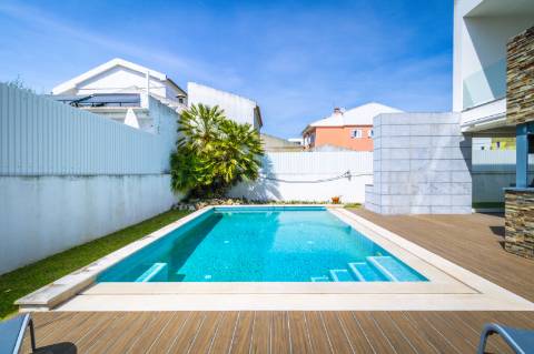 Moradia Moderna Apenas a 10 Minutos das Praias da Costa e da Fonte da Telha