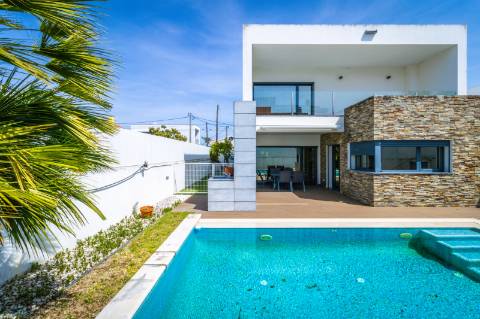 Moradia Moderna Apenas a 10 Minutos das Praias da Costa e da Fonte da Telha