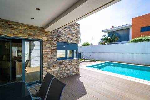 Moradia Moderna Apenas a 10 Minutos das Praias da Costa e da Fonte da Telha