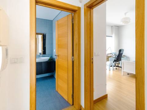 Moradia Moderna Apenas a 10 Minutos das Praias da Costa e da Fonte da Telha