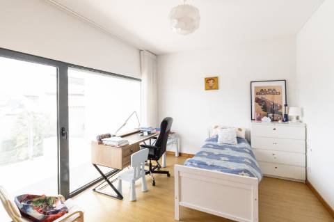 Moradia Moderna Apenas a 10 Minutos das Praias da Costa e da Fonte da Telha