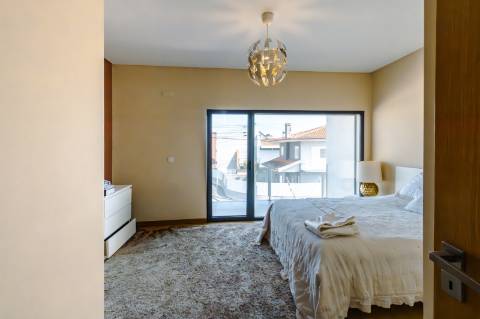 Moradia Moderna Apenas a 10 Minutos das Praias da Costa e da Fonte da Telha