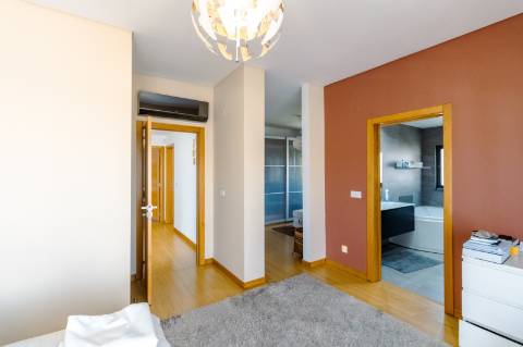 Moradia Moderna Apenas a 10 Minutos das Praias da Costa e da Fonte da Telha