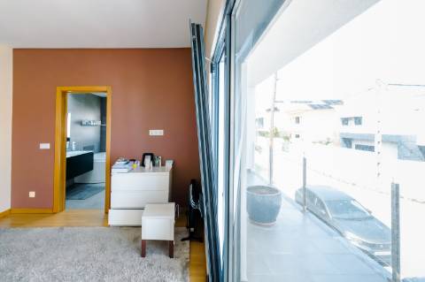 Moradia Moderna Apenas a 10 Minutos das Praias da Costa e da Fonte da Telha