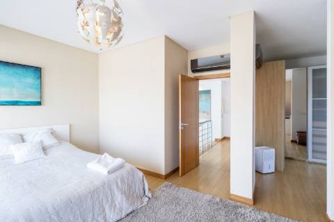 Moradia Moderna Apenas a 10 Minutos das Praias da Costa e da Fonte da Telha