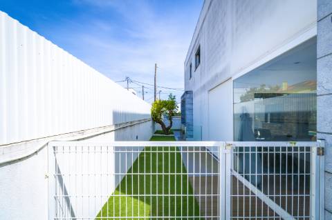 Moradia Moderna Apenas a 10 Minutos das Praias da Costa e da Fonte da Telha