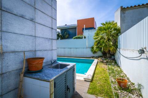 Moradia Moderna Apenas a 10 Minutos das Praias da Costa e da Fonte da Telha