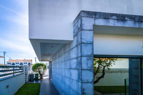 Moradia Moderna Apenas a 10 Minutos das Praias da Costa e da Fonte da Telha