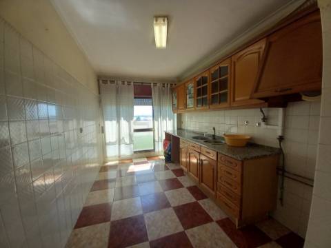 | Apartamento T3 com Vista Rio no Barreiro | Localização Privilegiada |