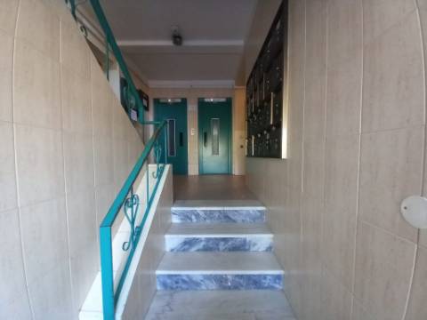 | Apartamento T3 com Vista Rio no Barreiro | Localização Privilegiada |