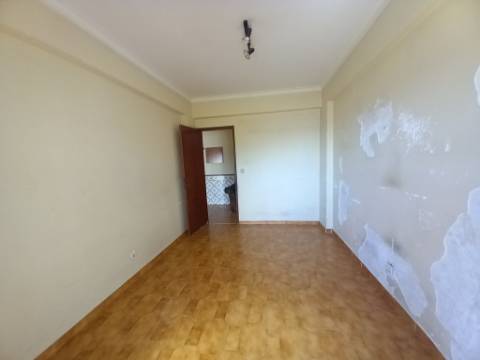 | Apartamento T3 com Vista Rio no Barreiro | Localização Privilegiada |