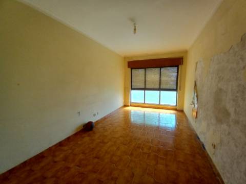 | Apartamento T3 com Vista Rio no Barreiro | Localização Privilegiada |