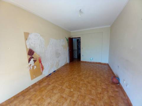 | Apartamento T3 com Vista Rio no Barreiro | Localização Privilegiada |