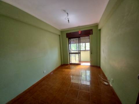 | Apartamento T3 com Vista Rio no Barreiro | Localização Privilegiada |