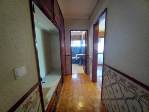 | Apartamento T3 com Vista Rio no Barreiro | Localização Privilegiada |