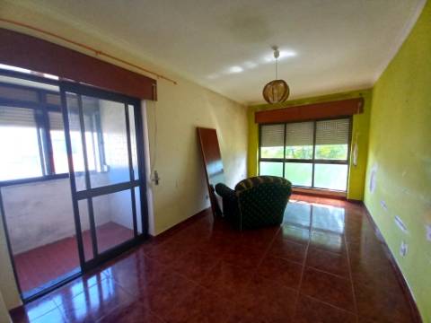 | Apartamento T3 com Vista Rio no Barreiro | Localização Privilegiada |