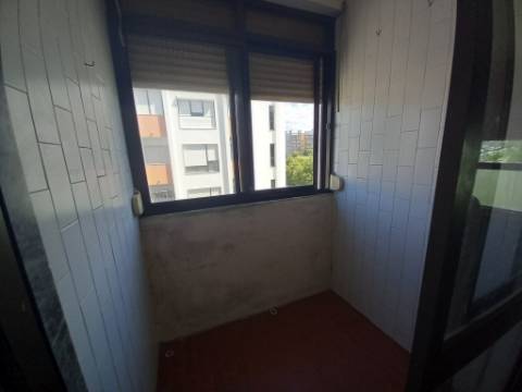 | Apartamento T3 com Vista Rio no Barreiro | Localização Privilegiada |
