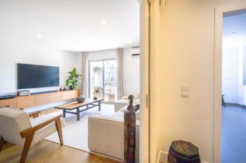 Apartamento de Luxo T2 | 180m² | Avenida Gago Coutinho | 2 Varandas | Box para 2 carros