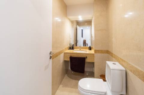 Apartamento de Luxo T2 | 180m² | Avenida Gago Coutinho | 2 Varandas | Box para 2 carros