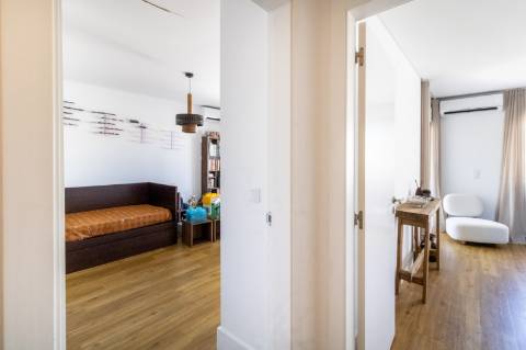 Apartamento de Luxo T2 | 180m² | Avenida Gago Coutinho | 2 Varandas | Box para 2 carros