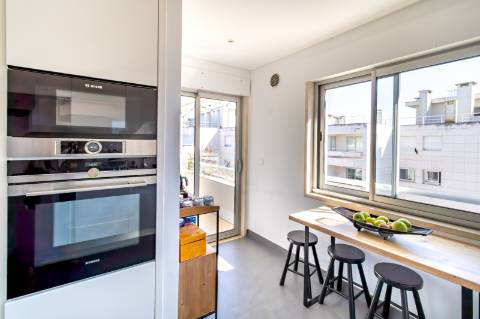 Apartamento de Luxo T2 | 180m² | Avenida Gago Coutinho | 2 Varandas | Box para 2 carros