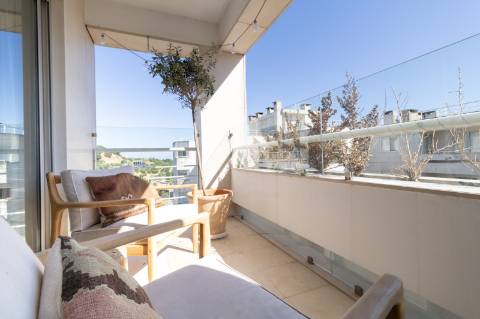 Apartamento de Luxo T2 | 180m² | Avenida Gago Coutinho | 2 Varandas | Box para 2 carros