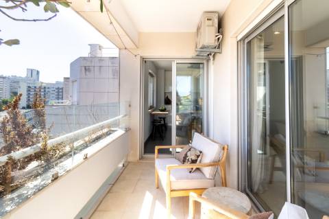 Apartamento de Luxo T2 | 180m² | Avenida Gago Coutinho | 2 Varandas | Box para 2 carros