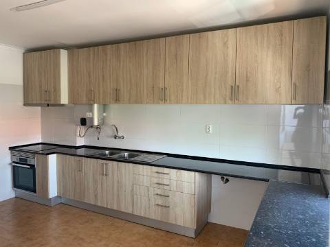 OPORTUNIDADE no Coração de Pinhal Novo - T2+1 com Sótão Aproveitado!