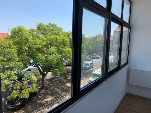 OPORTUNIDADE no Coração de Pinhal Novo - T2+1 com Sótão Aproveitado!