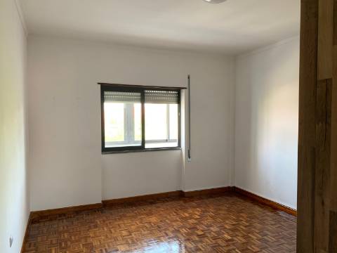 OPORTUNIDADE no Coração de Pinhal Novo - T2+1 com Sótão Aproveitado!