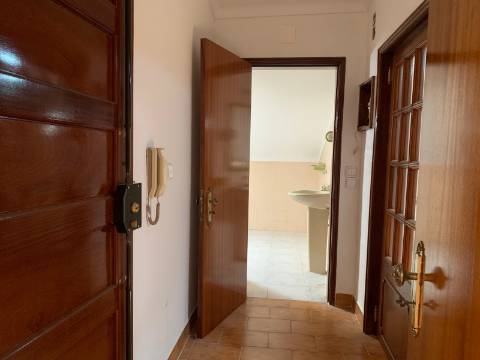 OPORTUNIDADE no Coração de Pinhal Novo - T2+1 com Sótão Aproveitado!