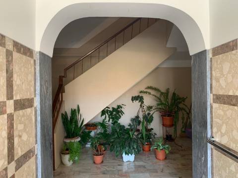 OPORTUNIDADE no Coração de Pinhal Novo - T2+1 com Sótão Aproveitado!