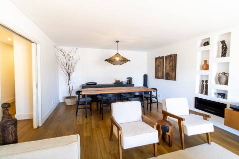 Apartamento de Luxo T2 | 180m² | Avenida Gago Coutinho | 2 Varandas | Box para 2 carros