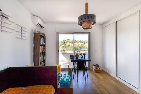 Apartamento de Luxo T2 | 180m² | Avenida Gago Coutinho | 2 Varandas | Box para 2 carros