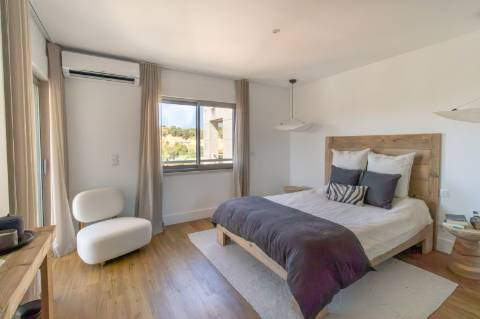 Apartamento de Luxo T2 | 180m² | Avenida Gago Coutinho | 2 Varandas | Box para 2 carros