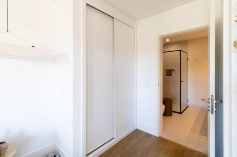 Apartamento de Luxo T2 | 180m² | Avenida Gago Coutinho | 2 Varandas | Box para 2 carros