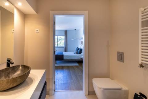 Apartamento de Luxo T2 | 180m² | Avenida Gago Coutinho | 2 Varandas | Box para 2 carros